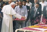 The Pope pays floral tribute to the Father of the Nation