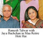 Ramesh talwar with the Jaya Bachchan in Ma Retire ho rahi hai