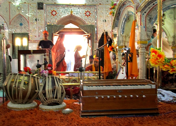 An inside view of the Punja Sahib