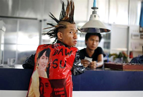DON'T MISS: Even at Myanmar's punk show, Suu Kyi's a hit!