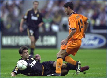 Aitor Karanka of Real Madrid comes into challenge Gerard of Valencia