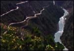 Winding roads near the Alaknanda river